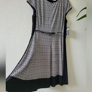 Jessica Howard Black and White Midi Dress